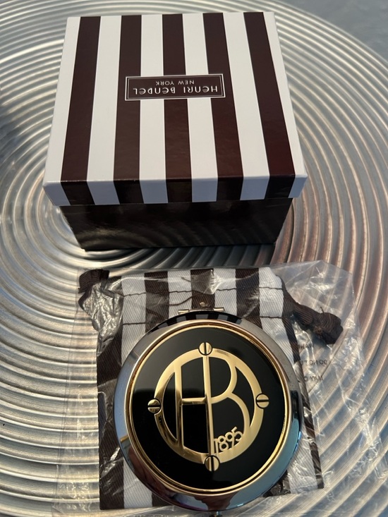 Henri Bendel Accessories - HENRI BENDEL NWOT SIGNATURE COMPACT MIRROR